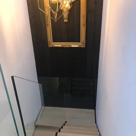 Victoria's House